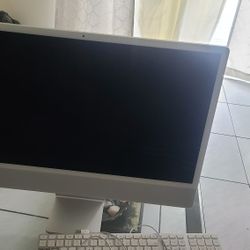 24" iMac with Retina 4.5K display - Apple M1 - 8GB Memory - 256GB SSD (Latest Model) - Silver