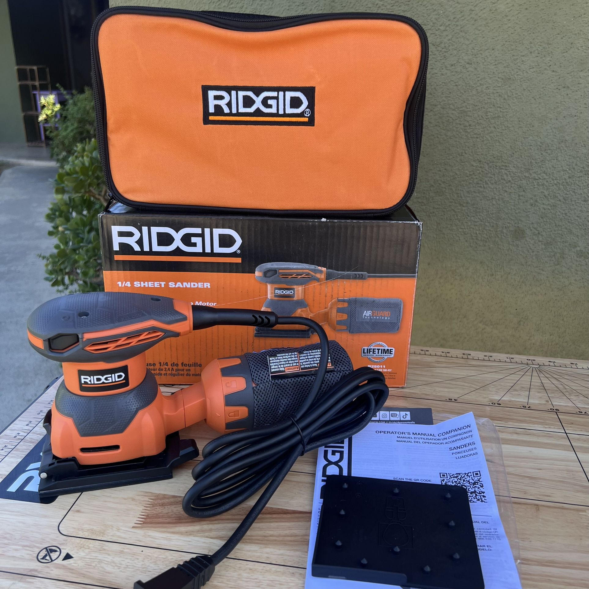 RIDGID 2.4 Amp Corded 1/4 Sheet Sander with AIRGUARD Technology