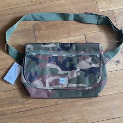 HERSCHEL SUPPLY CO. messenger Bag (NWT)