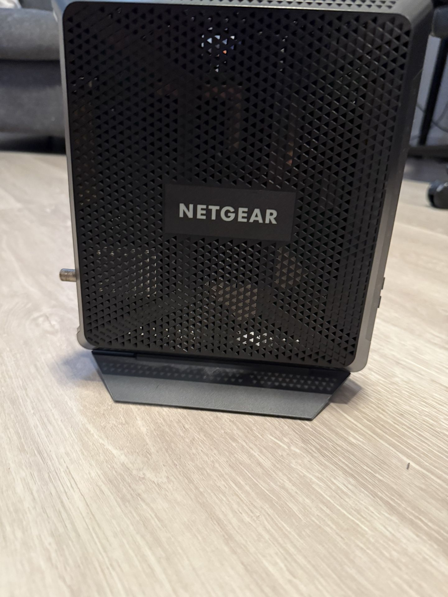 NETGEAR - Nighthawk AC1900 Router with DOCSIS 3.0 Cable Modem - Black