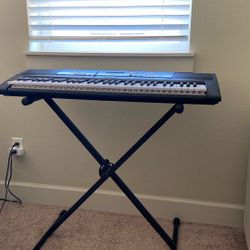 Yamaha EZ-220 Keyboard (CASH ONLY)