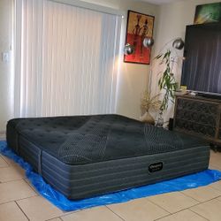 NEW KING SIZE BEAUTYREST BLACK C-CLASS FIRM MATTRESS FOR SALE! IN EXCELLENT CONDITION, FREE DELIVERY 