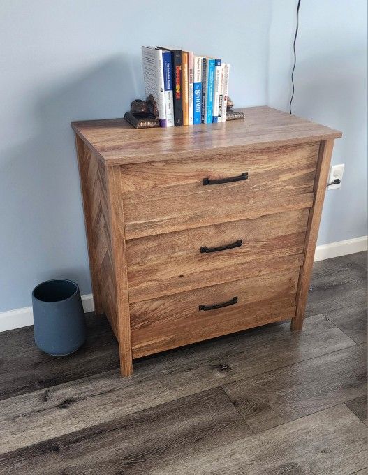 31" W x 32" H 3-drawer dresser