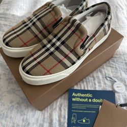 Like New Burberry Women Sneakers