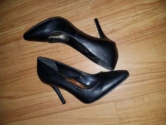 Black heels size 7
