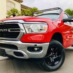 2019 Ram 1500 Big Horn * LIFTED * LOW MILES * 4-Door Truck 