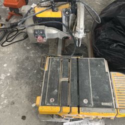 DeWalt D24000 Tile Saw (works Perfect)(comes With Diamond Blade)