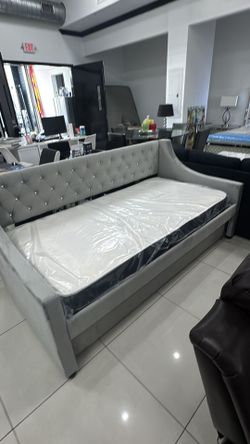 For sale - Daybed Twin with thundle!!! Aks For Price !!! Preguntar precio