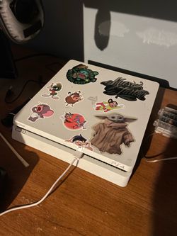 WHITE PS4 w/ GAMES (4GAMES)