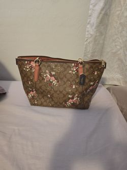 Coach purse and wallet like new