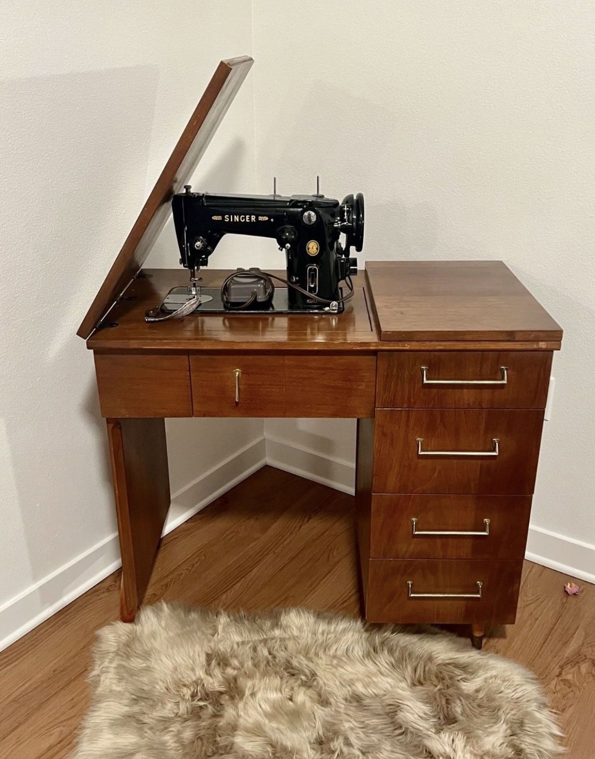 Antique Singer Sewing Machine And Desk
