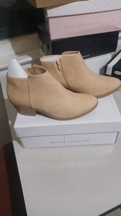 women's boots size 8.5