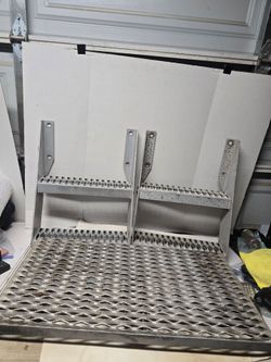 Frame Mounted Side Steps for Semi Trucks with Deck Plate