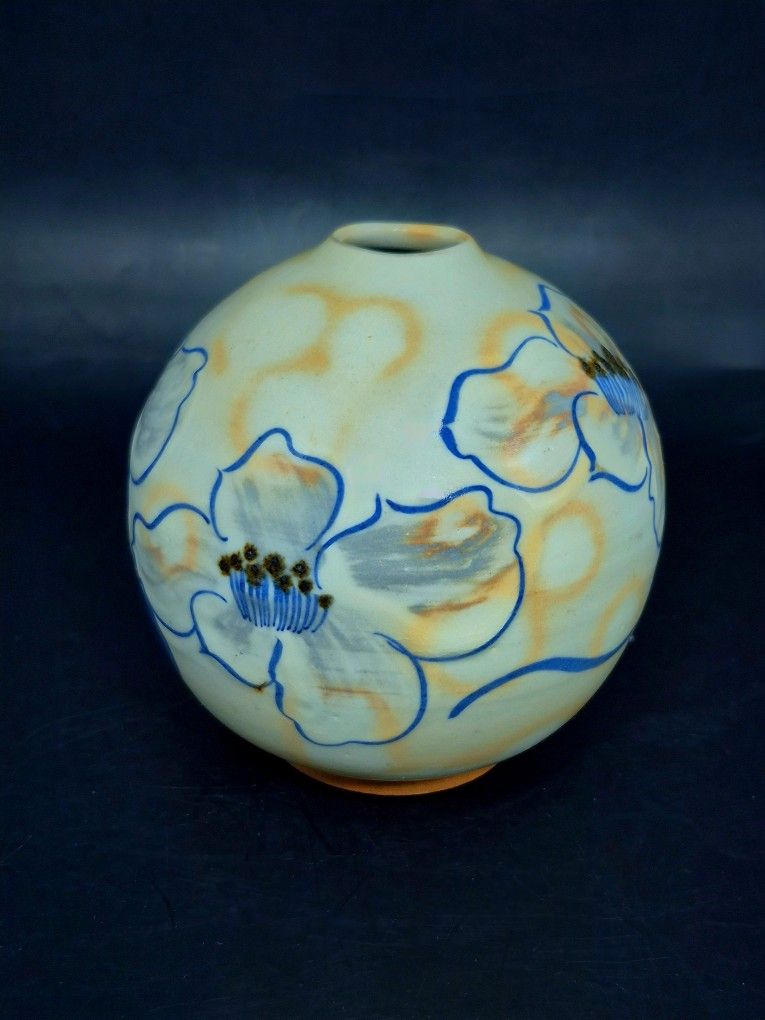 Art studio pottery vase