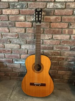 Guitar Classical Tempo (Made in Japan in the 60s/70s 39”)(Cleaned Up W/New Strings)(Neck is Straight Plays and Sounds Good)(Has a Repair Top Right Sid