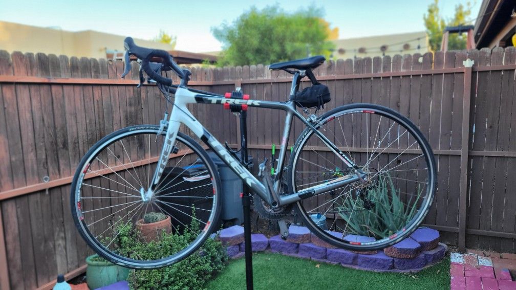 Trek Madone 5.2 Compact -Like NEW! 52cm Women's RACE road Bike