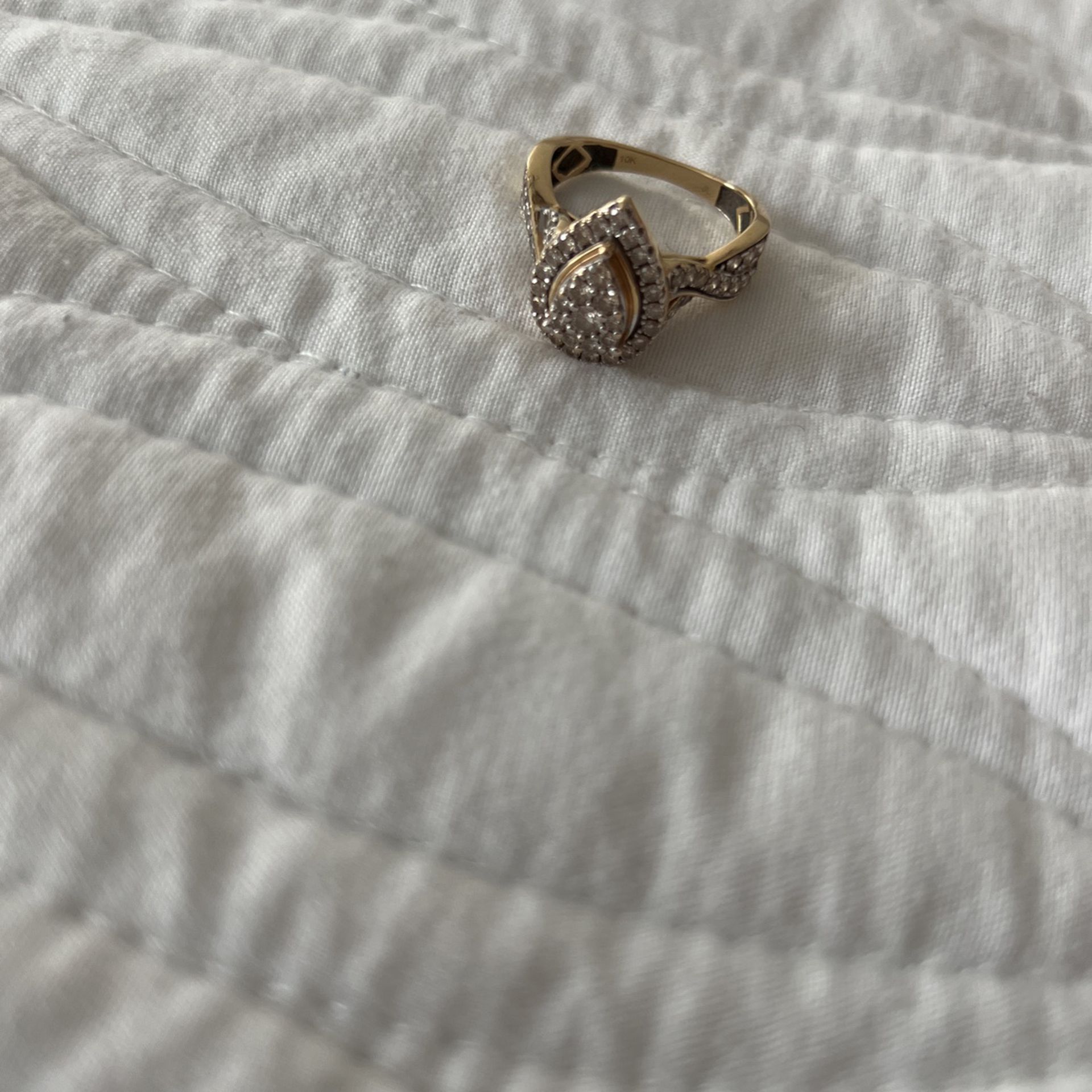 10k Pear Shape Wedding Ring 💍 