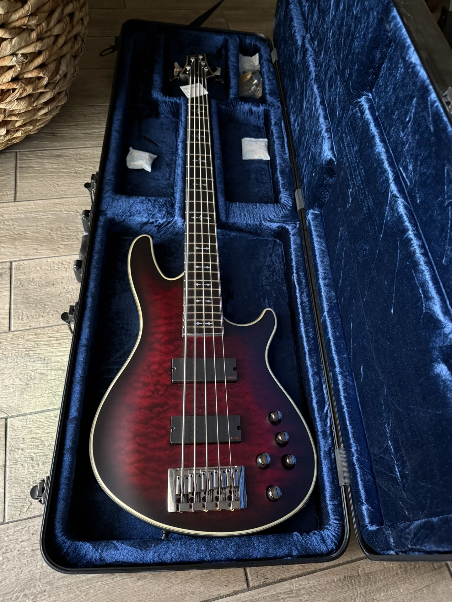 Schecter Hellraiser Extreme 5 String Bass