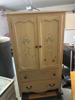 Dresser/armoire