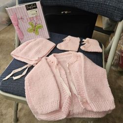 BABY GIRL PHOTO ALBUM & HAND KNITTED COMING HOME OUTFIT
