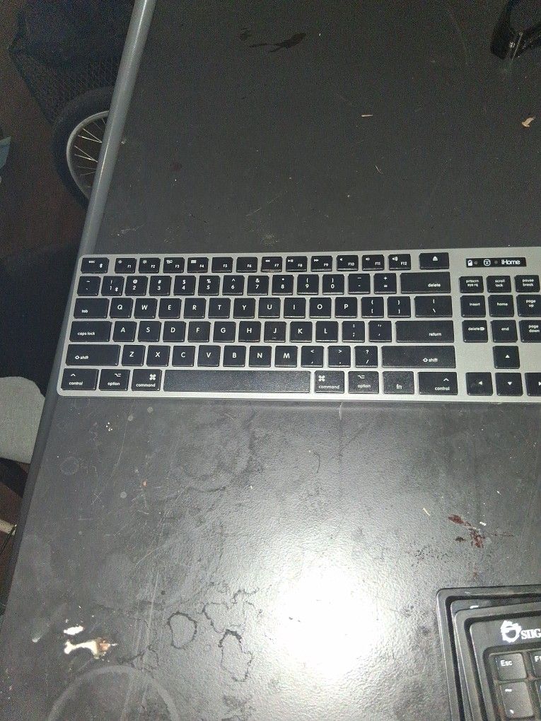 Apple Bluetooth Keyboard With Memory