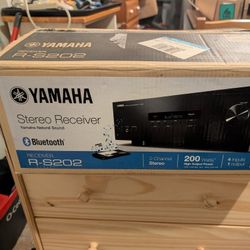 Yamaha R-S202 Bluetooth Sound Reciever