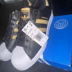 Men’s Black Gold Adidas Size 8/2