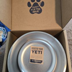 Yeti Boomer 4 - 32-ounce anti-slip plate for dog
