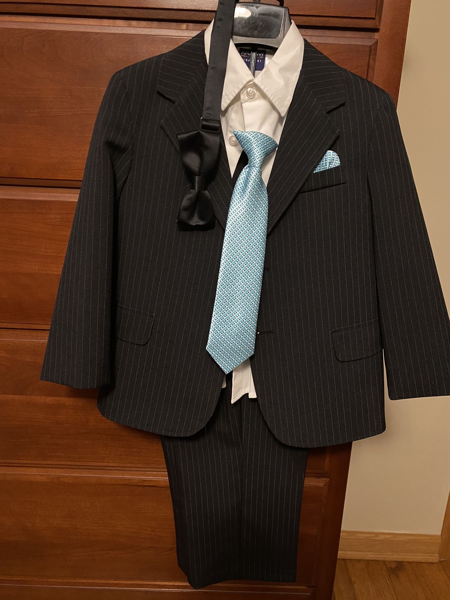 Boys Suit size 6 