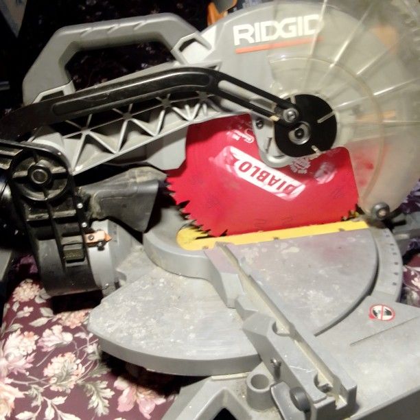 15 Amp Corded 12 in. Dual Bevel Miter Saw with LED

RIDGID Tools
https://offerup.com/redirect/?o=aHR0cHM6Ly93d3cucmlkZ2lkLmNvbQ== › 15-amp-corded-12-i