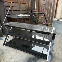 tv stand / entertainment shelf