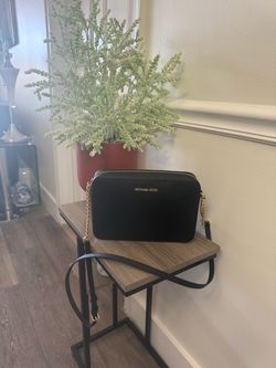 Pretty item