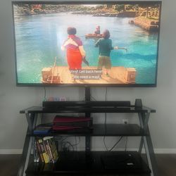 65 In LG Tv / 3 In 1 Tv Stand 