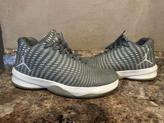 MICHAEL JORDAN TENIS SHOES FOR MAN SIZE 11.5 IN GREAT CONDITION 