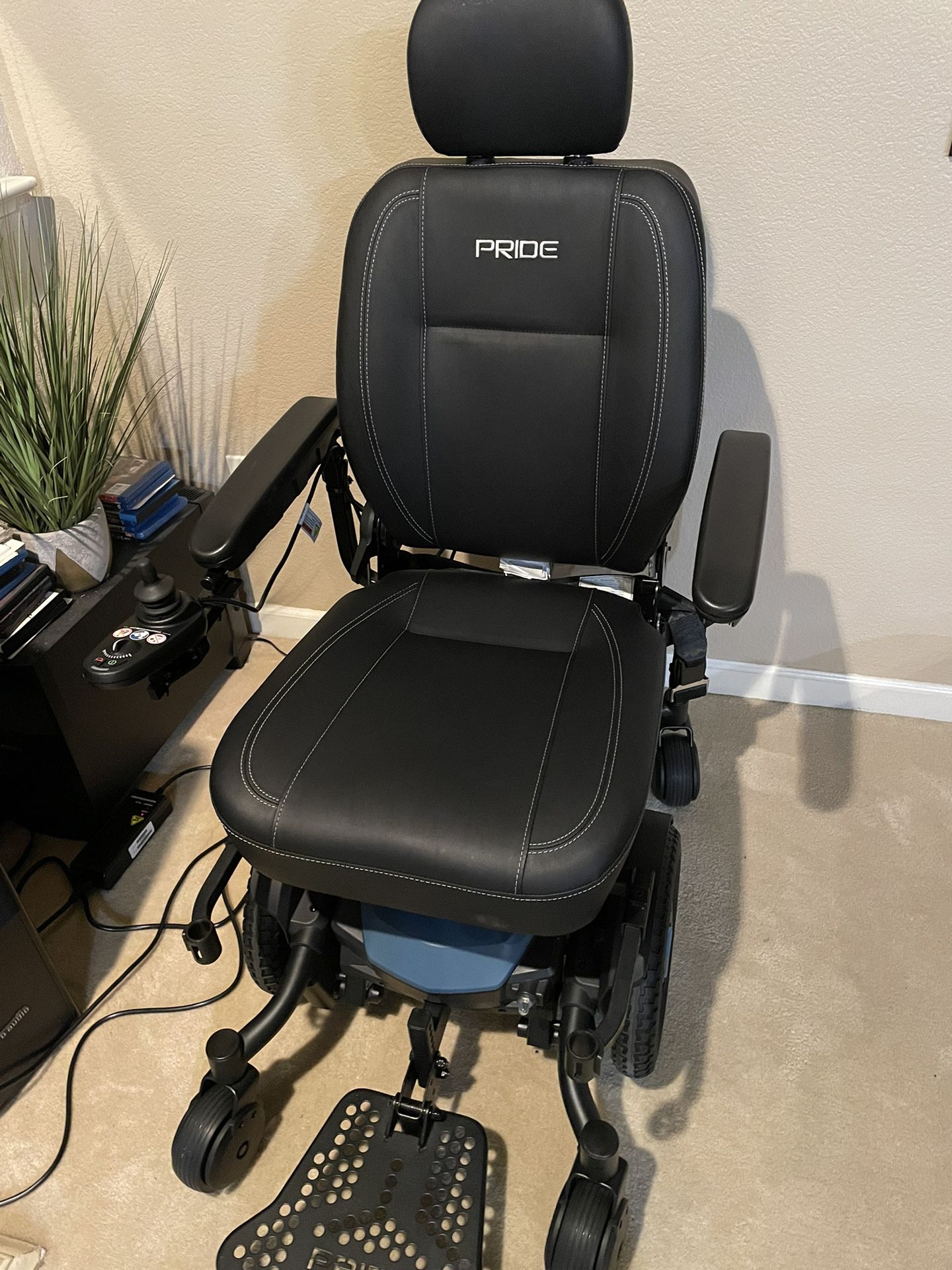 Pride Mobility Jazzy Select Mid-Wheel Power Chair - MAKE OFFER!!!