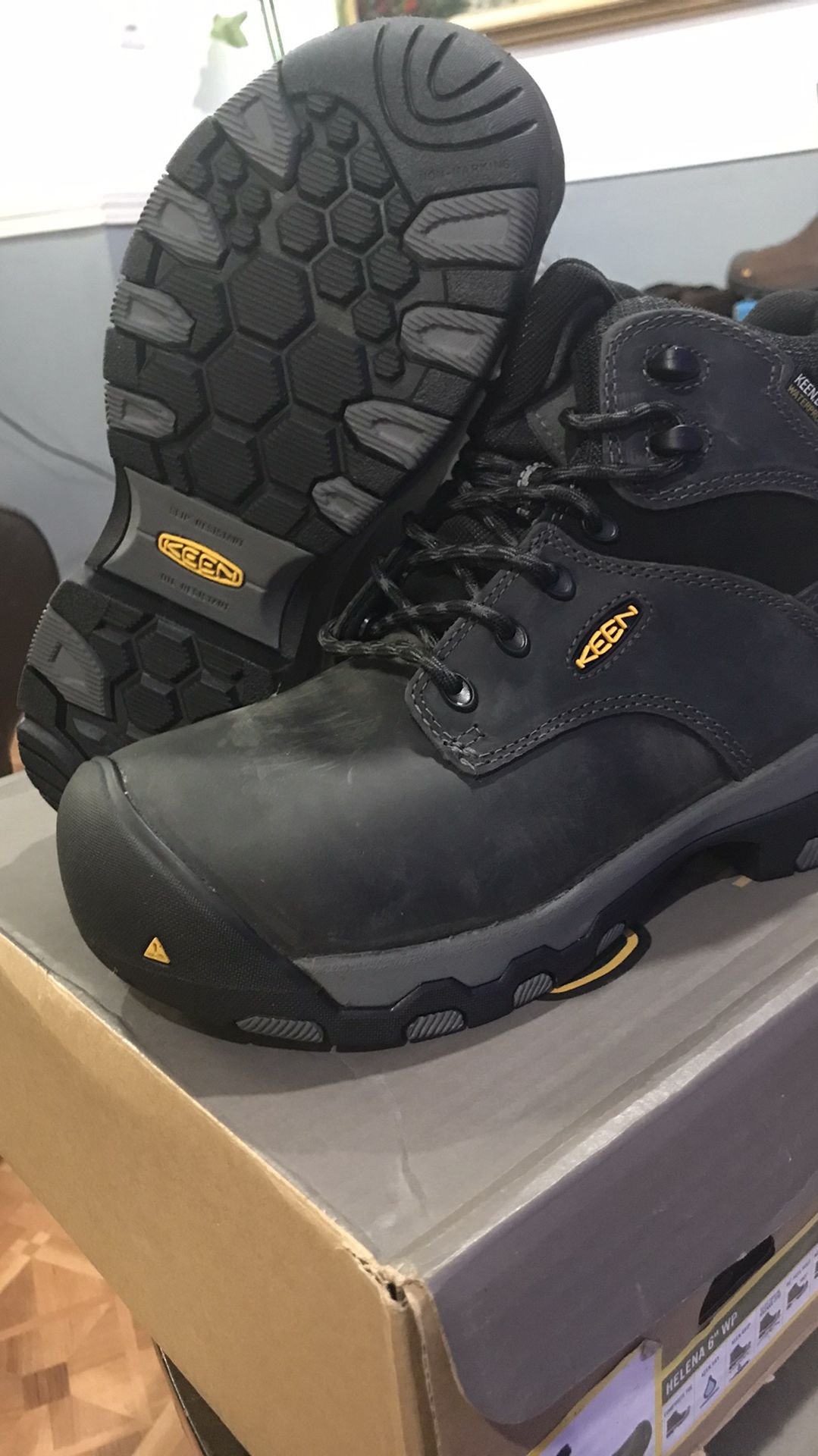 Work boots 🥾//keen Helena 6” WP WOMEN’S// size (6.5m)8.5w)