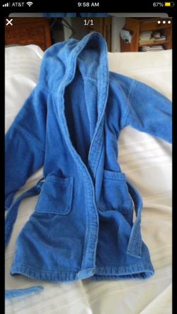 BOYS YOUTH BATH ROBE: size large
