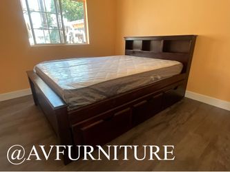 Full Bed w 3 Drawers and Memory Foam Mattress