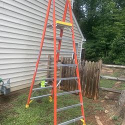 8ft Ladder Brand New Never Used! Factory Damage But Work Great! 
