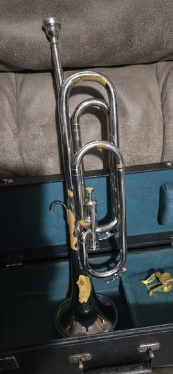 TROMPETA MARCA REGAL $99 OBO