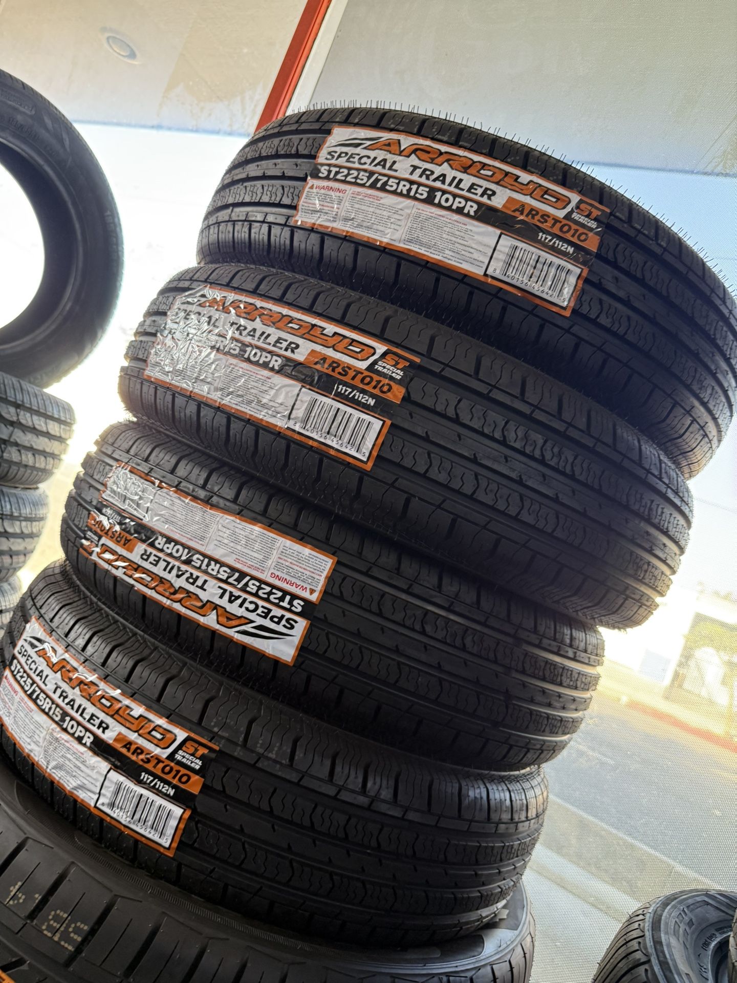 Vendo Set De Llantas 225/75/R15St Instaladas Y BALANCEDAS Las 4 Llantas Arroyo Por $350