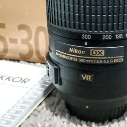 Nikon (Nikkor Lens) AF-S DX 55-300mm F/4.5-5.6G ED VR