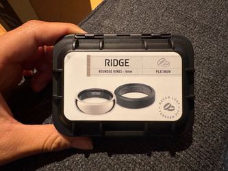 RIDGE PLATINUM RING SIZE 8