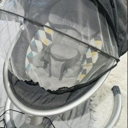 Waiting for a good offer for all diapers, more than 200 pieces, size 2, diaper changing table and crib, electric swing with Bluetooth, baby gym, every