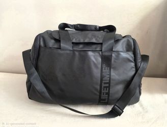 👜 Large Black Duffel Bag – Like New