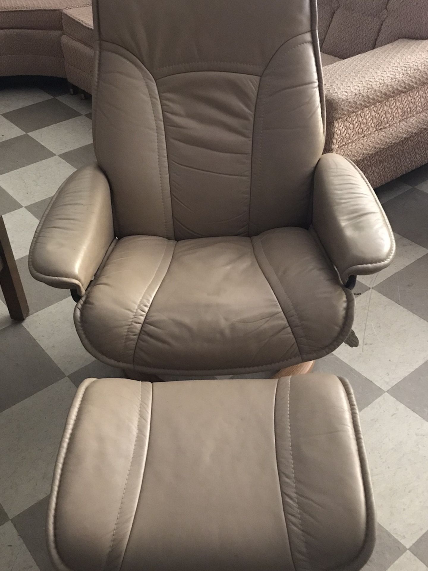 Ekornes Stress Less Chair - Main Image