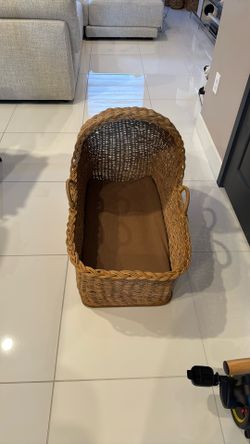 Moses Basket / Wicker Baby Bassinet