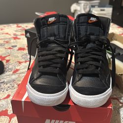 Nike Blazer Mid '77 (GS) Black White Sneakers Size 5Y DA4086-002