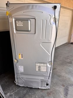LG refrigerator with icemaker