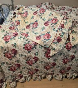 Bed set sheet cover 2 shams like new